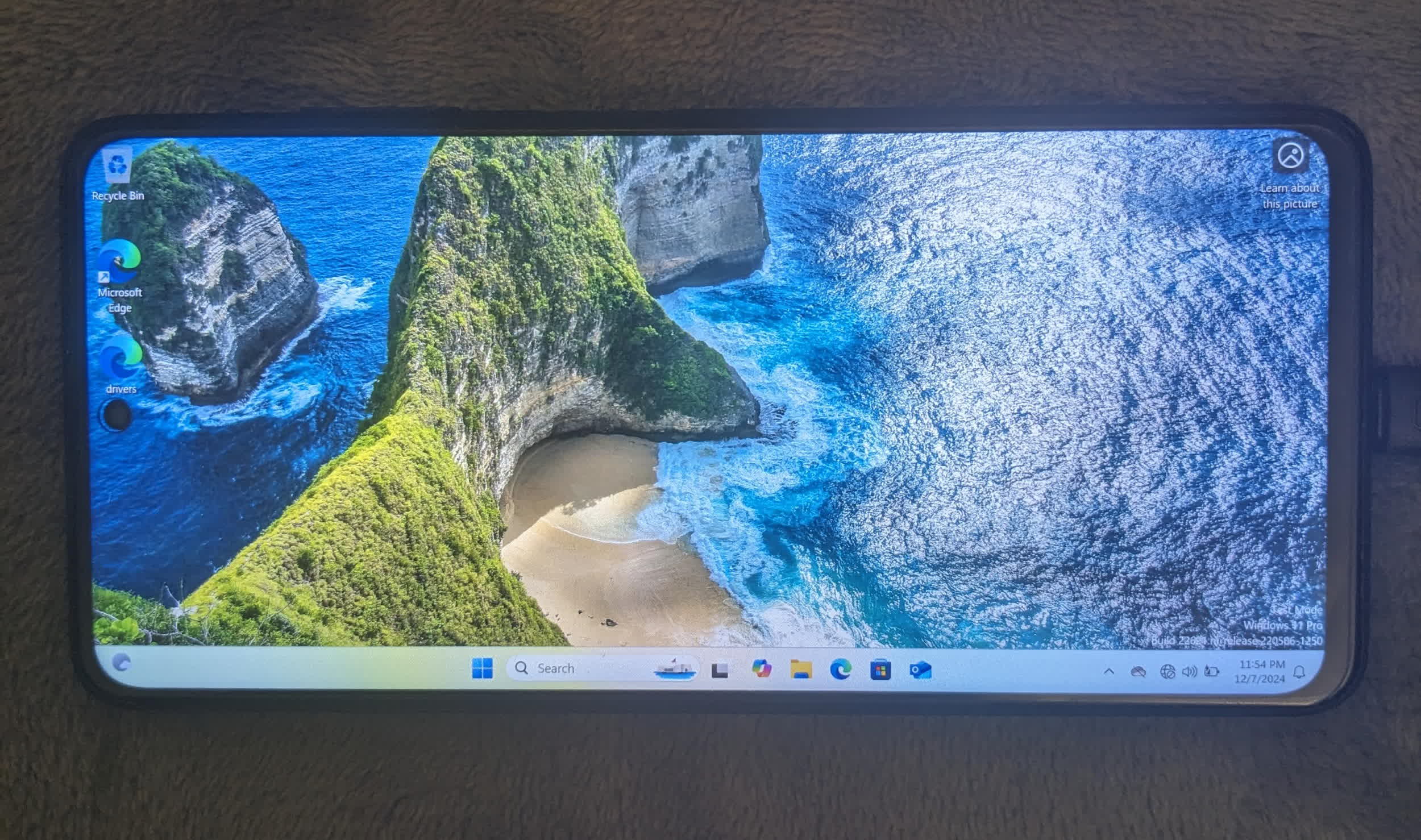 Renegade Project turns your Arm-powered smartphone into a Windows 11 PC
